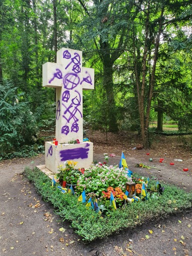 Photograph of Stepan Bandera’s tombstone, defaced in 2022.
